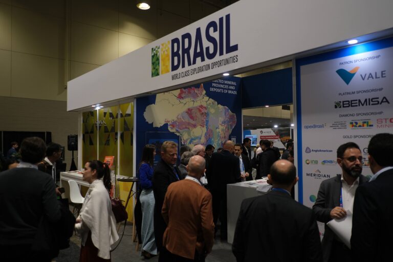 Brasil intensifica estratégia para atrair investimentos em mineração no PDAC 2026